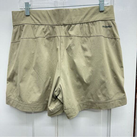 Columbia Trekkie North Athletic shorts women's large khaki color - Picture 2 of 4